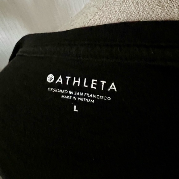 Athleta Black Stand Up Graphic Short Sleeve Organic Daily Crop Tee Size Large - Picture 5 of 5